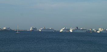 Seven cruise ships coincide in Palma for the first time