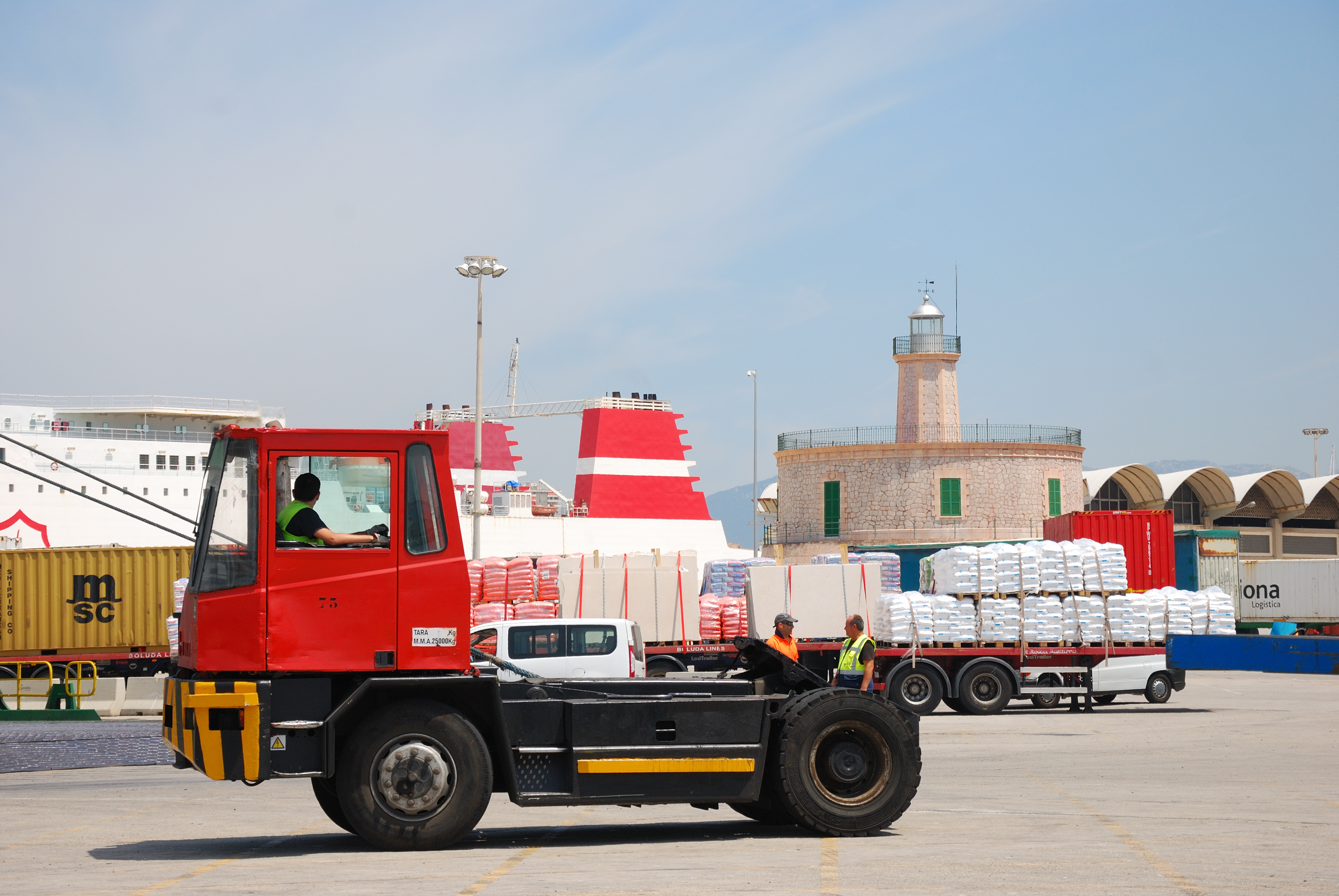 Publicada la resolució de la Secretaria d'Estat d'Infraestructures, Transport i Habitatge per la qual es determinen els serveis mínims en el servei portuari causa de la convocatòria de vaga d'estibadors.