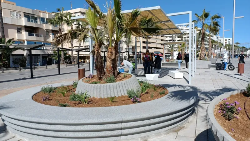 Nova zona enjardinada al moll de Ribera