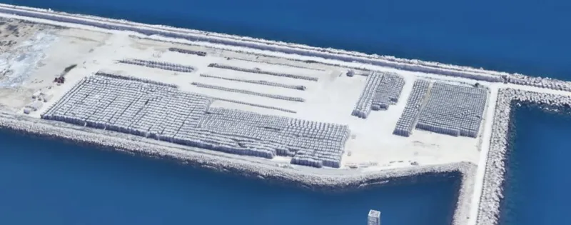 Blocs al port d'Alacant a punt d'embarcar cap al port d'Eivissa