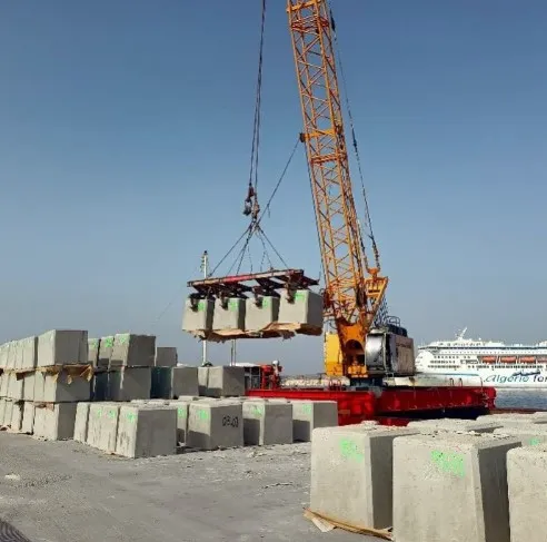 Transport dels blocs des del port d'Alacant