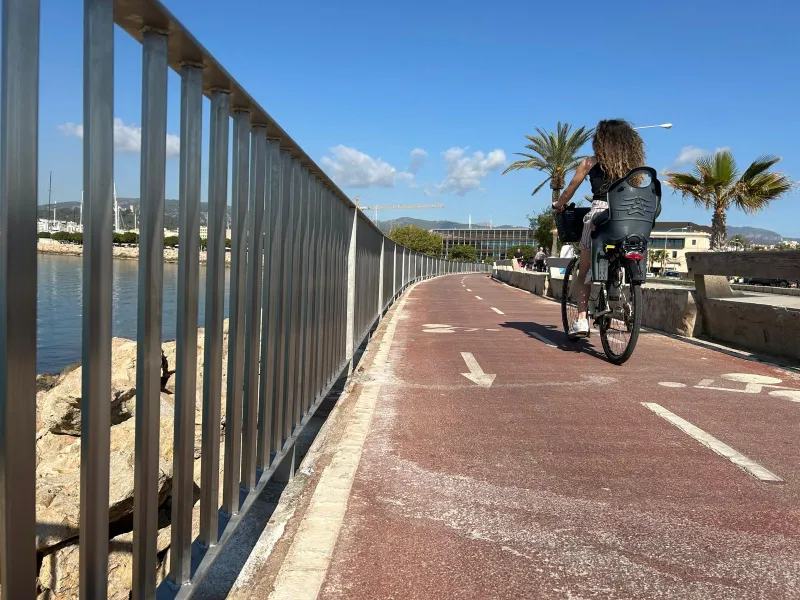 New bike lane's railings