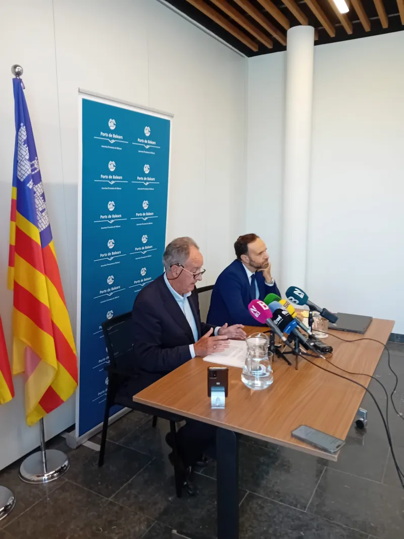 Javier Sanz i Toni Ginard en roda de premsa