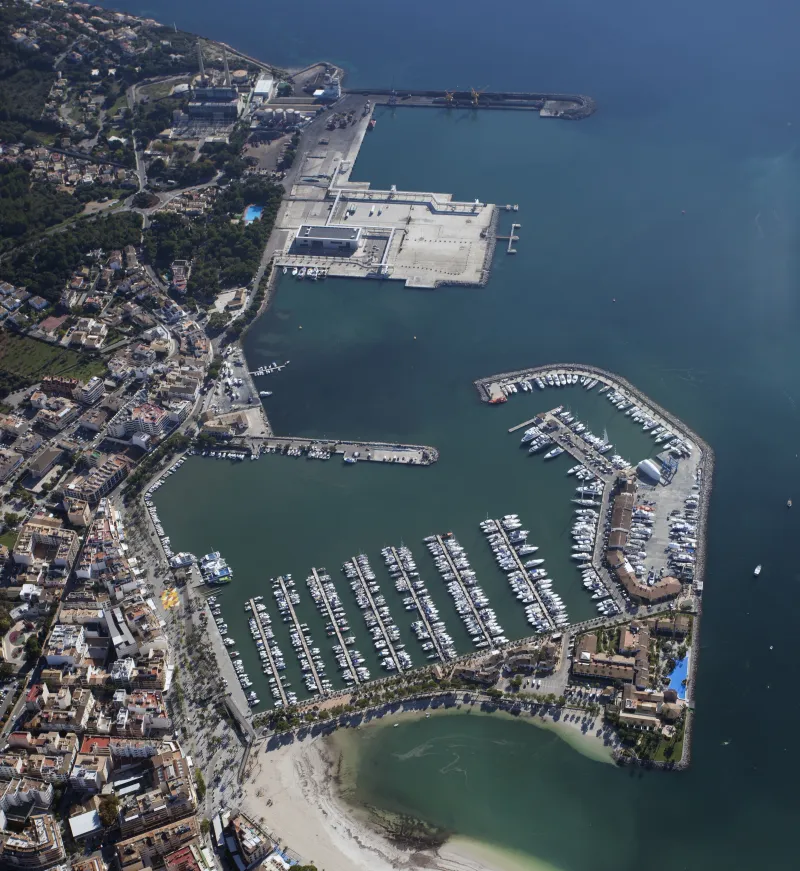 Imagen por dron de puerto de Palma